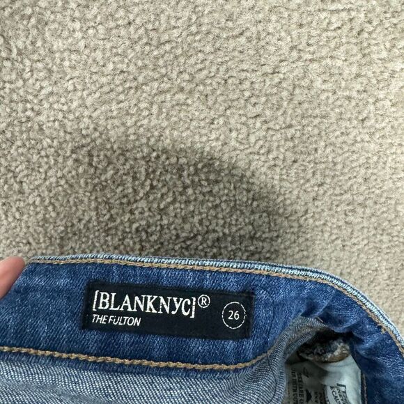 BlankNYC Fulton Jean Shorts Womens Size 26 Blue Distressed Denim 2" Rolled Hem‎ - Picture 9 of 11
